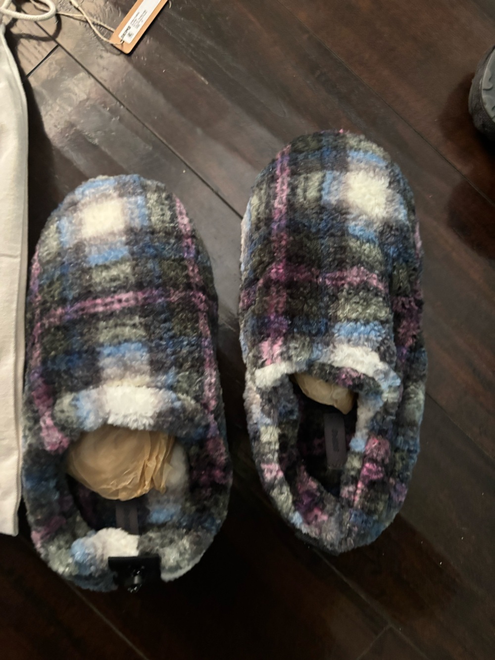 NWT, NIB SKIMS unisex fleece slippers - multi print color - Picture 2 of 5